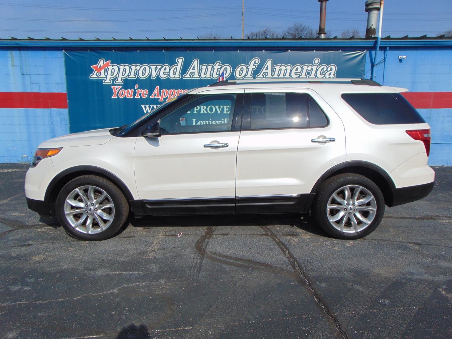 2013 White Ford Explorer (1FM5K7D8XDG) with an V6 3.5 Liter engine, Auto, 6-Spd w/SelShft transmission, located at 2105 Dixie Hwy, Louisville, KY, 40210, (502) 772-3333, 38.220932, -85.795441 - Photo#0